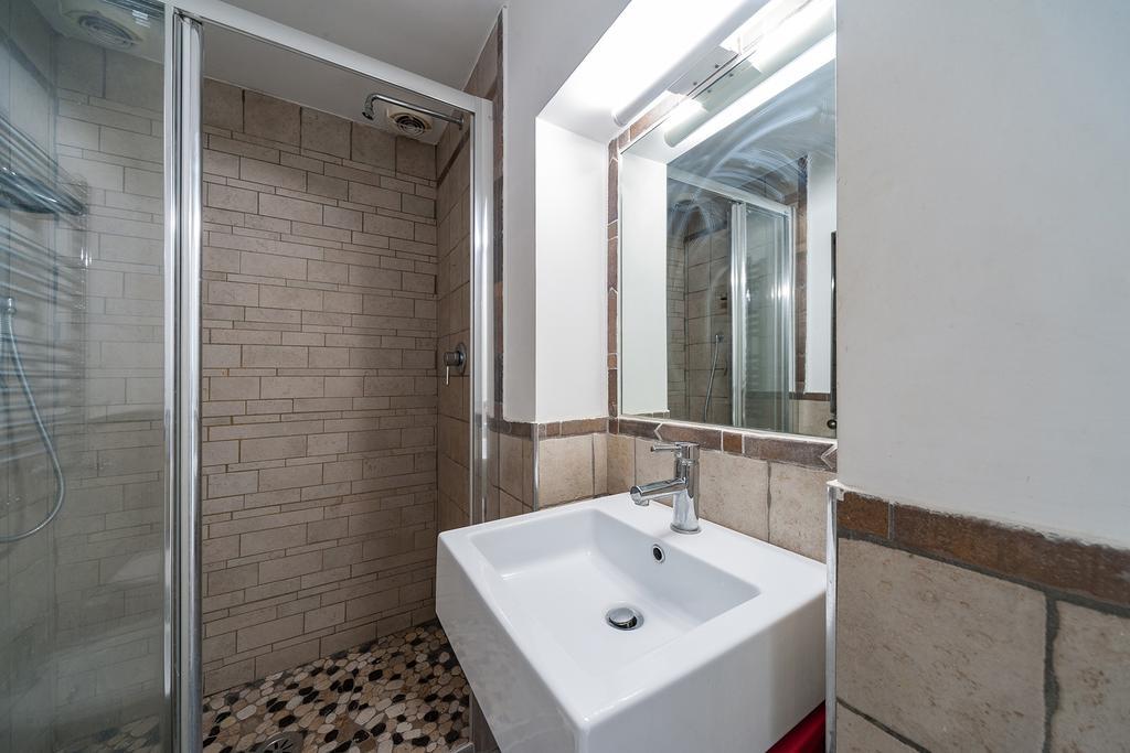 Sasa House Hotel Rome Exterior photo
